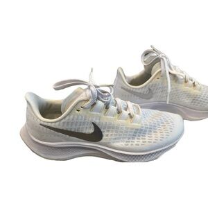 Nike White and silver Sneakers zoom barely worn